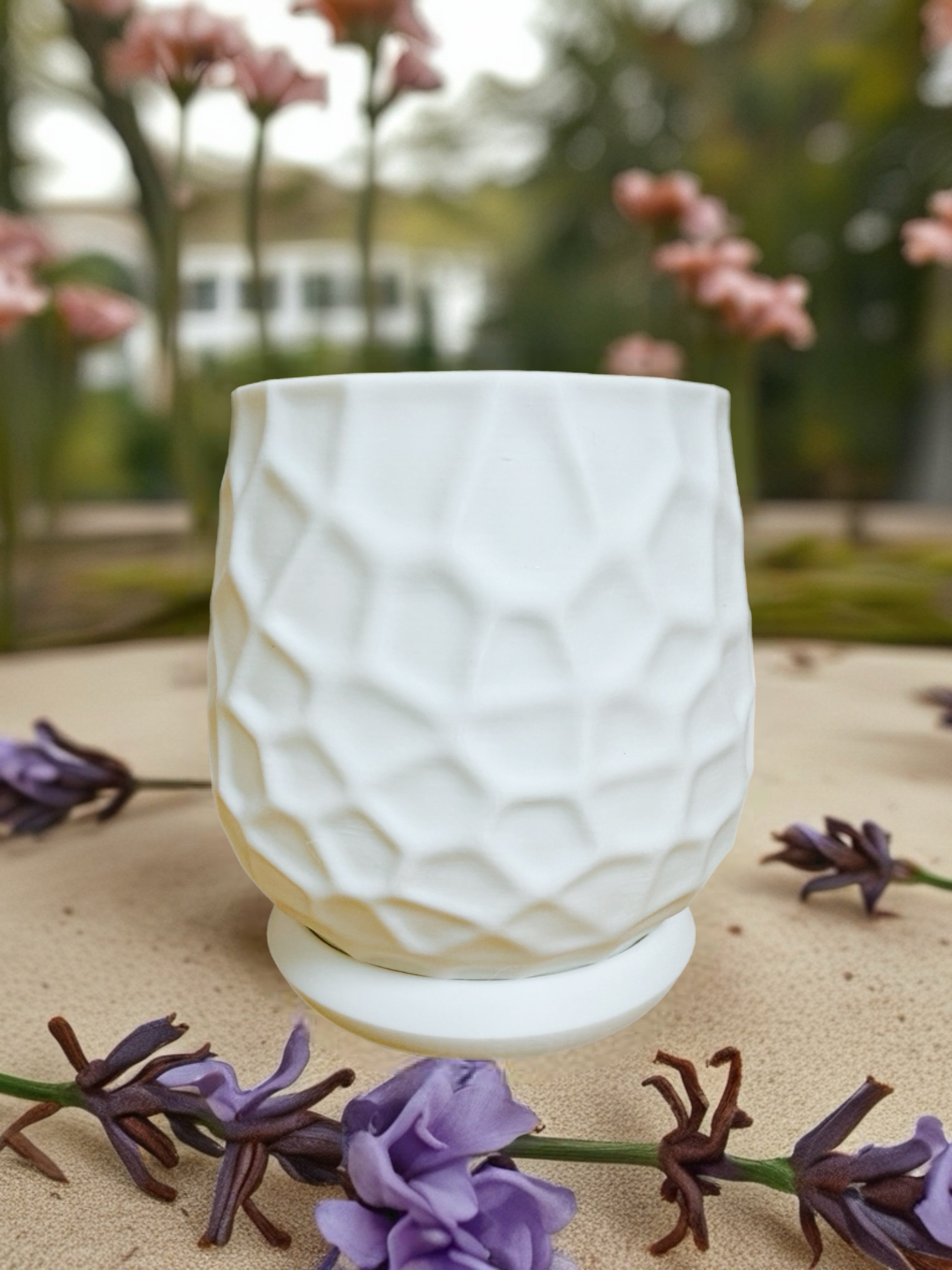 Sculptural Planter "Nido" with Screw-On Bottom White