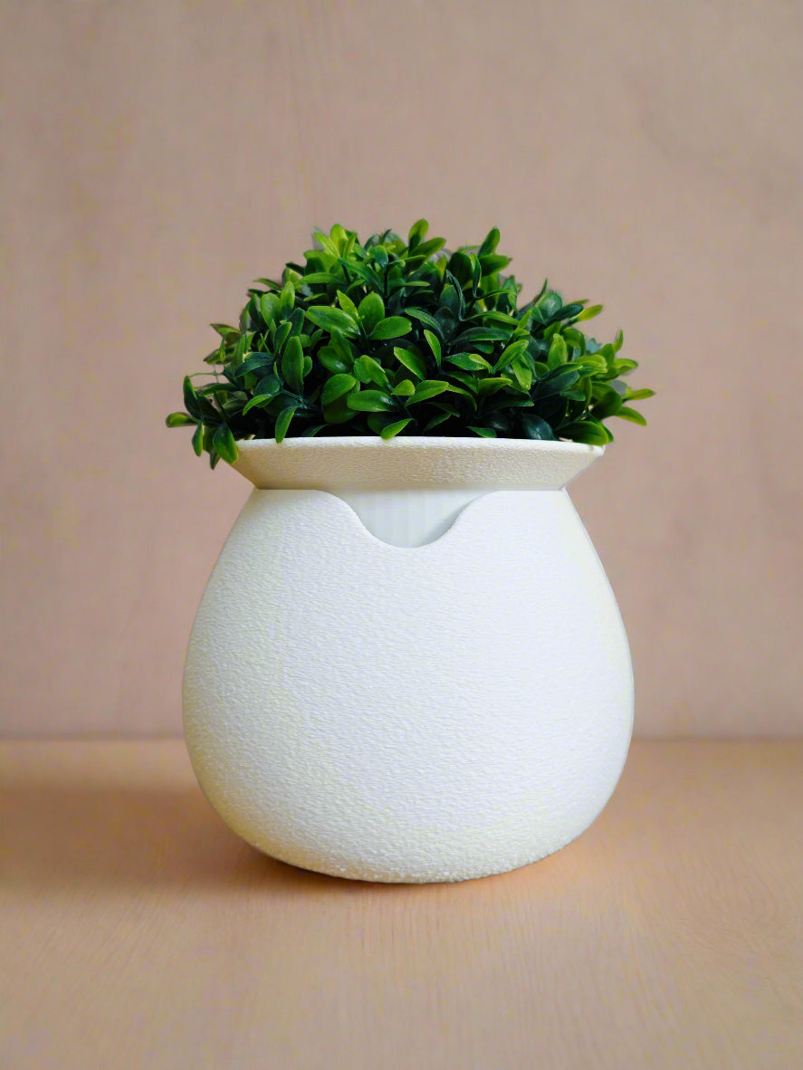 Self-Watering Planter "Aquaflora"