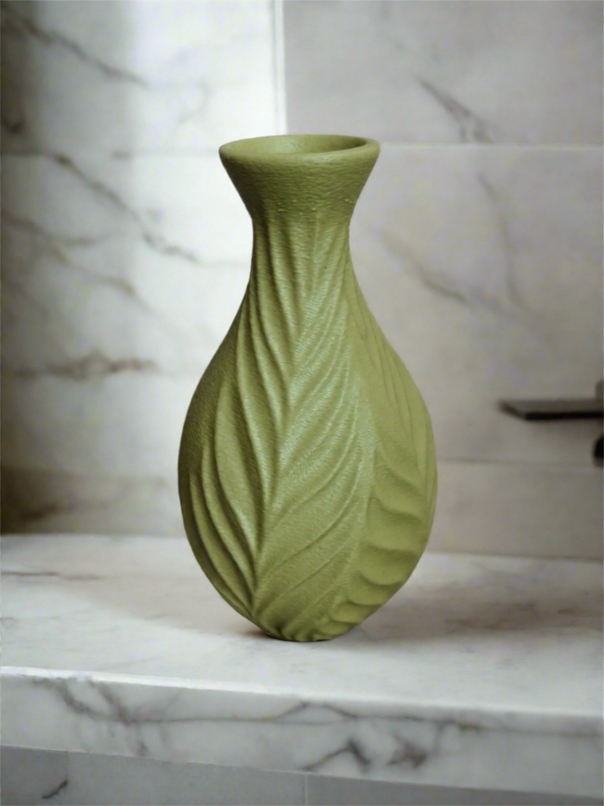 Vase "Whispering Petals" Olive Green