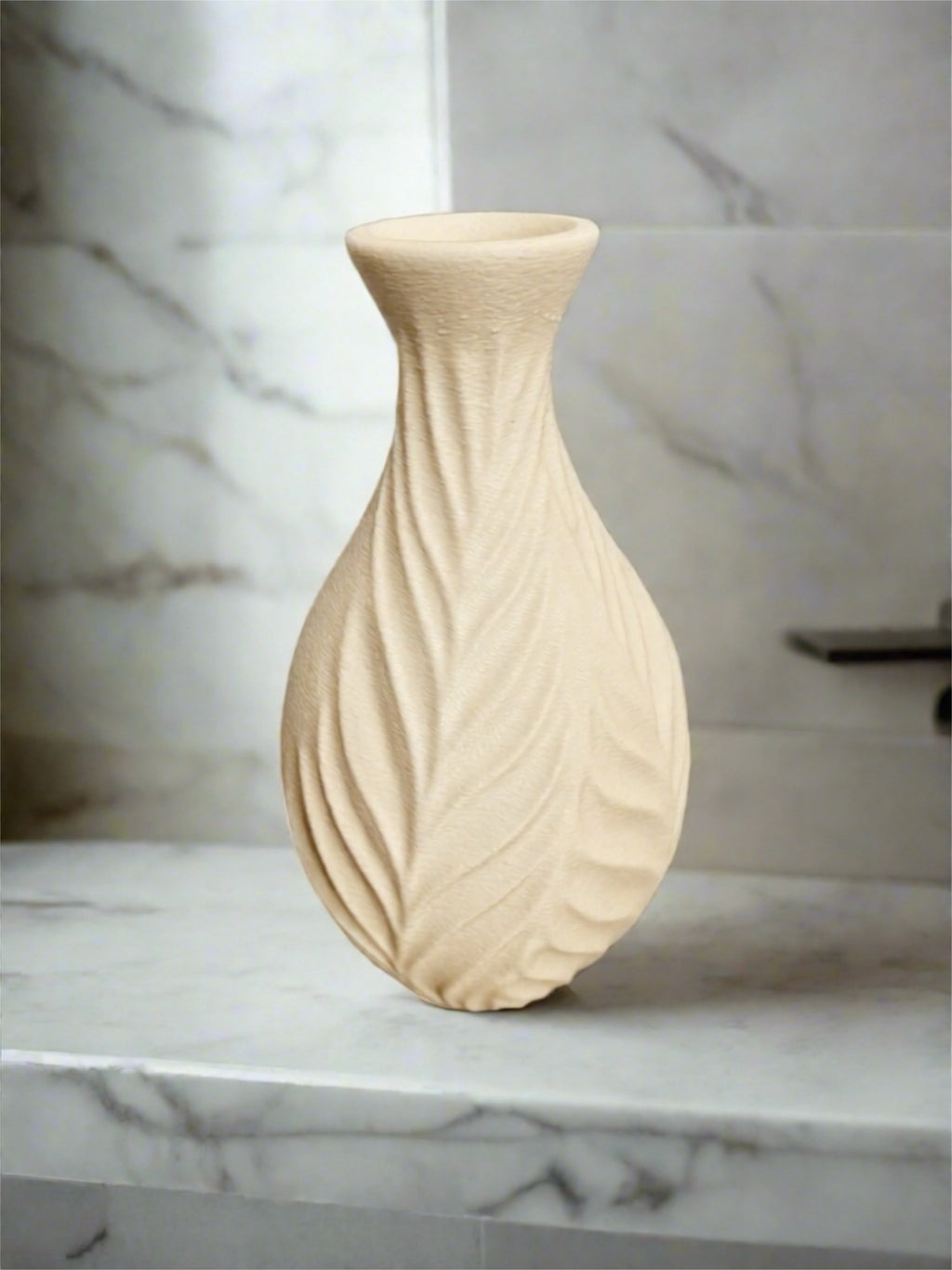 Vase "Whispering Petals" Cream White